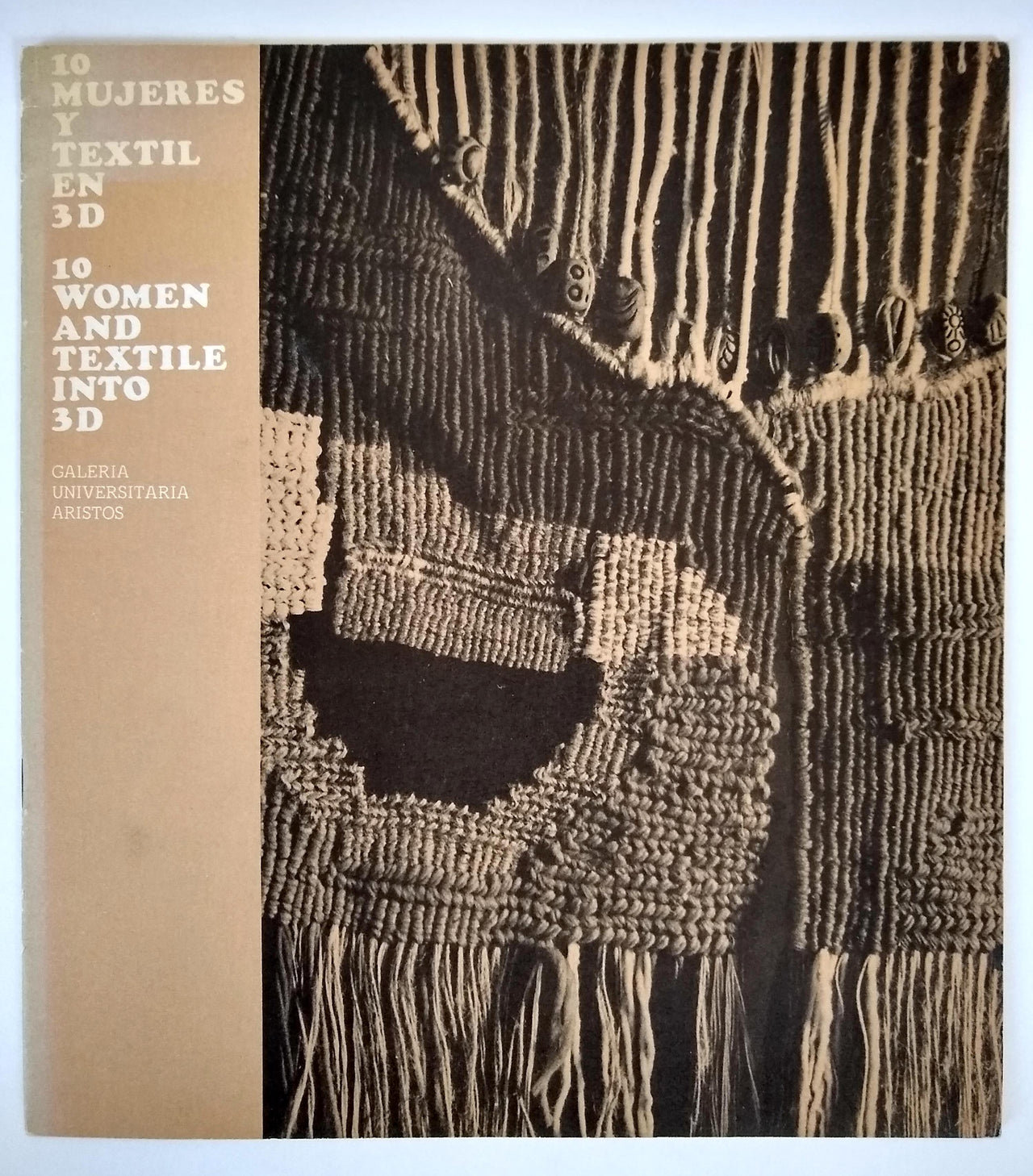 10 Mujeres y Textil en 3D  10 Women and Textile into 3D.